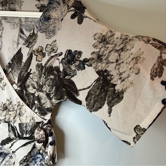 BKE metallic wrap floral kimono style Top short sleeve Sz L Boho Flowy Romantic - Picture 6 of 12